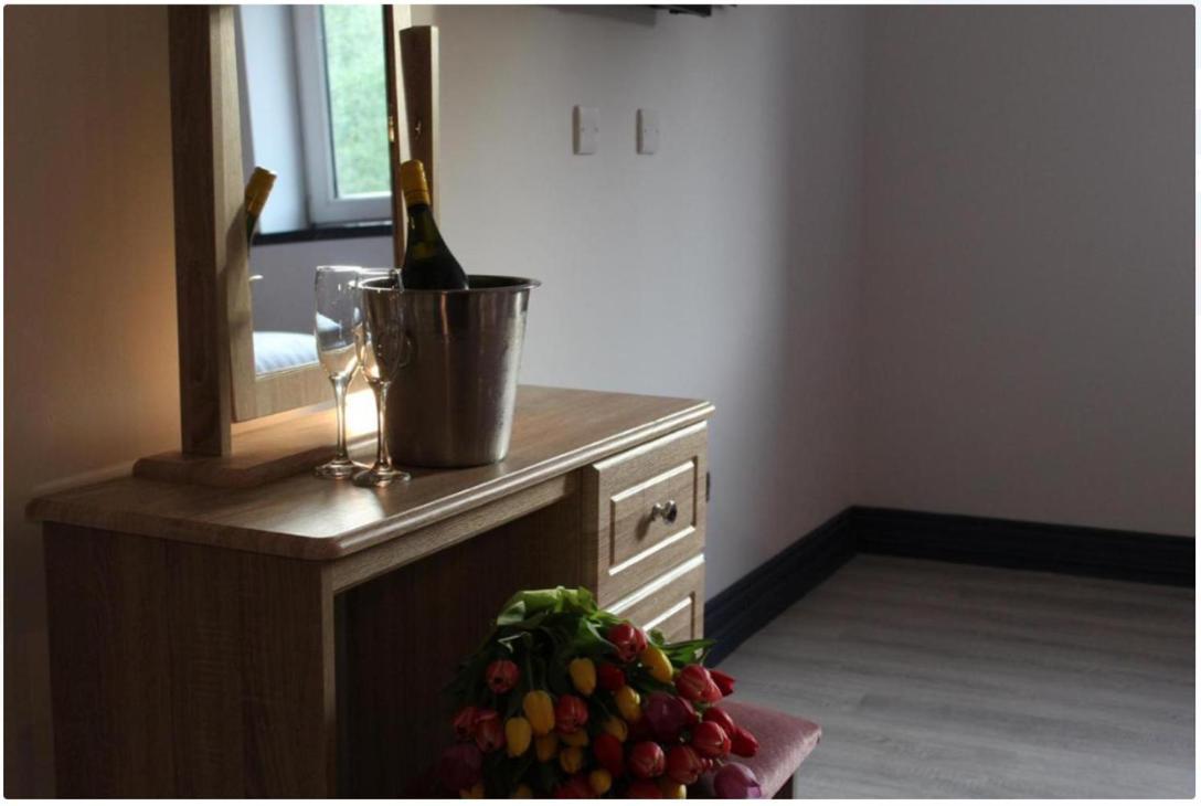 The Dutch Tulip Hotel Малоу Екстериор снимка