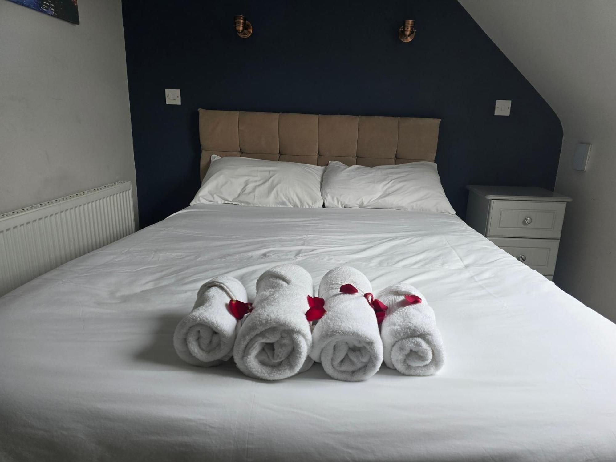 The Dutch Tulip Hotel Малоу Екстериор снимка